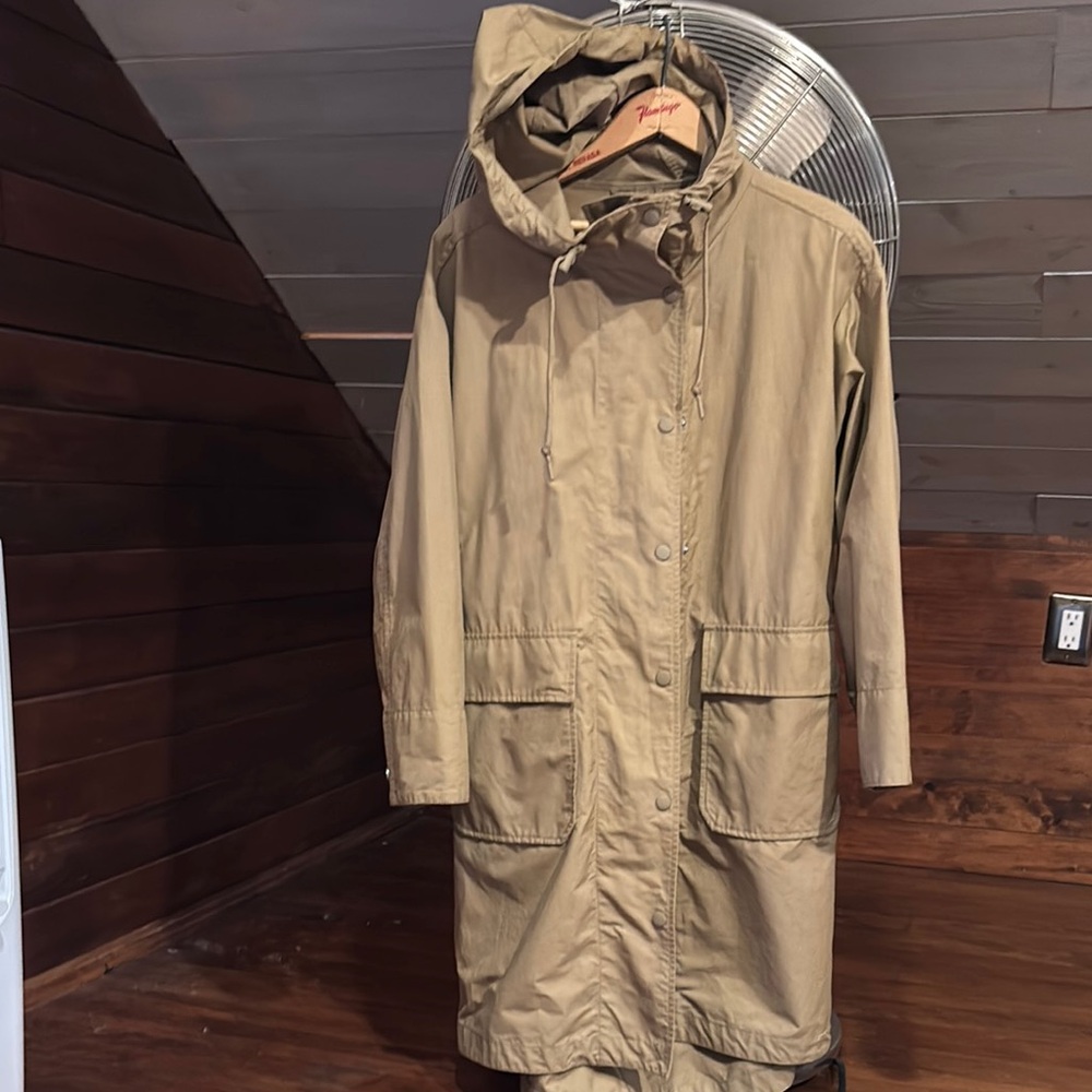 Light Hooded spring jacket. Tan.